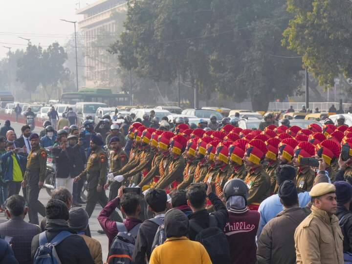 Republic Day Parade Rehearsal Delhi Police Traffic Advidory issued some routes closed till January 21  Republic Day Parade Rehearsal: दिल्ली में 21 जनवरी तक ट्रैफिक रहेगा बाधित, जाम से बचने के लिए वैकल्पिक रूट का करें इस्तेमाल 