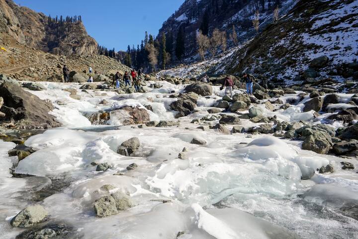 दक्षिण कश्मीर में अनंतनाग जिले के पहलगाम में न्यूनतम तापमान शून्य से 5.8 डिग्री सेल्सियस नीचे दर्ज किया गया. फाइल फोटो