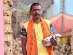 एक राम भक्त ऐसा भी, 14 साल से पन्नों पर उतार रहे राम नाम, 1 करोड़ बार लिखने का लक्ष्य