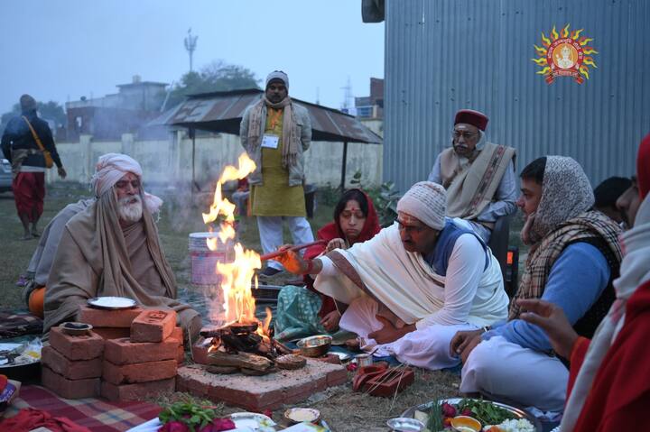 अयोध्या में रामलला की प्राण प्रतिष्ठा 22 जनवरी 2024 को की जाएगी. प्राण प्रतिष्ठा से पहले 7 दिनों का अनुष्ठान शुरू हो चुका है.