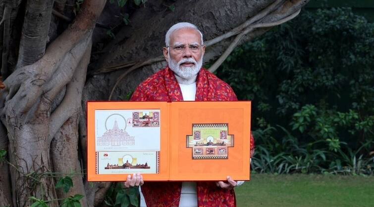 PM Modi released postage stamps on Ram Mandir, postage stamps of 20 countries in a 48-page book Ayodhya Ram Mandir: રામ મંદિર પર પીએમ મોદીએ જાહેર કરી ટપાલ ટિકિટ, 48 પાનાના પુસ્તકમાં 20 દેશોની ટપાલ ટિકિટ