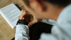 Smartwatches: অ্যামাজনের গ্রেট রিপাবলিক ডে সেলে ৫০০০ টাকার কমে কোন কোন স্মার্টওয়াচ কেনা যাবে?