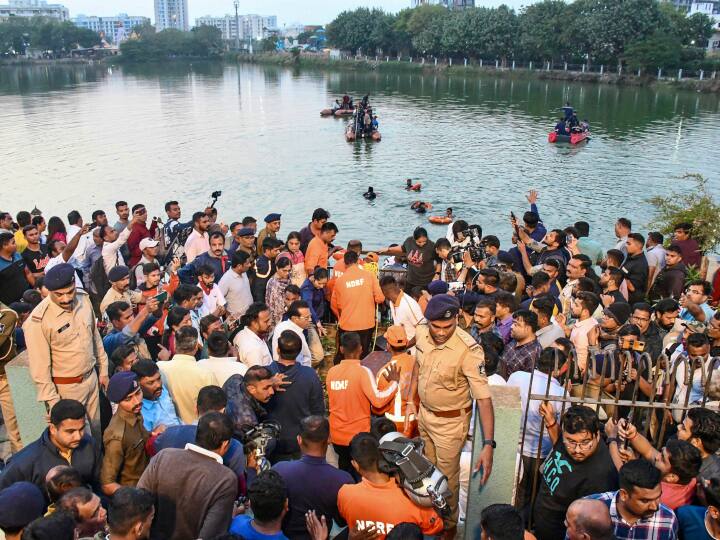 दुर्घटना का श‍िकार हुई नाव की क्षमता 16 लोगों की थी, लेकिन इसमें 27 से ज्‍यादा लोग सवार थे. इसको लेकर तालाब का रख रखाव करने वाली प्राइवेट कंपनी की कार्यकुशलता पर सवाल खड़े हो रहे हैं.