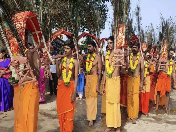 Thaipusam 2024 know here types of kavadi including sarpa kavadi pushpa kavadi Thaipusam 2024: சந்தன காவடி முதல் சர்ப்ப காவடி வரை! காவடியிலே இத்தனை வகைகளா? தெரிஞ்சிக்கோங்க!