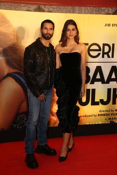 'तेरी बातों में ऐसा उलझा जिया' के ट्रेलर लॉन्च इवेंट में गिरते-गिरते बचीं कृति सेनन, अपनी हीरोइन को संभालते दिखे शाहिद कपूर