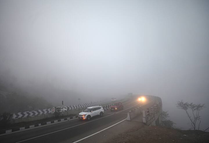 उन्होंने कहा कि कश्मीर में मौसम शुष्क बना हुआ है और बर्फबारी नहीं होने से रात में कड़ाके की सर्दी पड़ रही है जबकि दिन अपेक्षाकृत गर्म है. फाइल फोटो