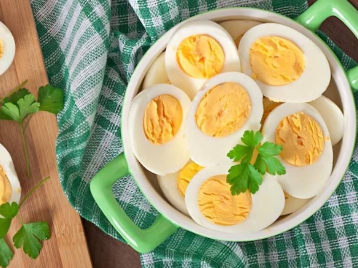 दिल की बीमारी वाले मरीज को भूल से भी अंडा  नहीं खाना चाहिए. अंडा खाने से बीमारी बढ़ सकती है. इससे ब्लड सर्कुलेशन में दिक्कत आ सकती है. यह बेहद खतरनाक हो सकता है.