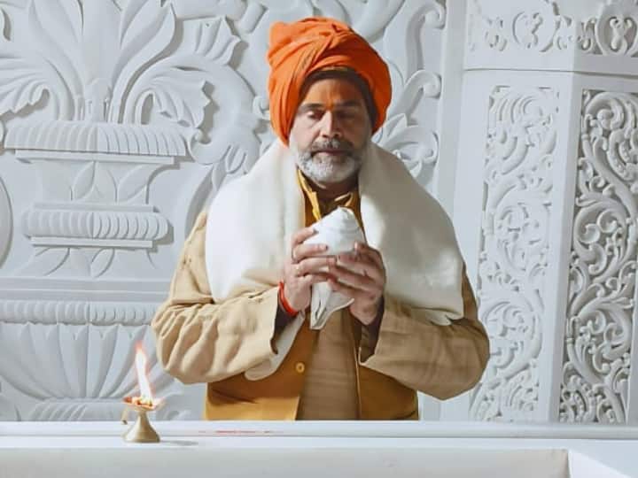 Ram Mandir Inauguration: रामलला की प्राण प्रतिष्ठा में अब कुछ ही दिन बच गए हैं. ऐसे में 22 जनवरी को लेकर पूरे देश में जश्न का माहौल है. हर वर्ग को लोग खुशी से झूम रहे हैं. देशभर में भगवान राम के नाम का धूम मचा है. इस बीच भगवान श्री रामलला के गर्भ ग्रह की एक्सक्लूसिव तस्वीर सामने आई है.