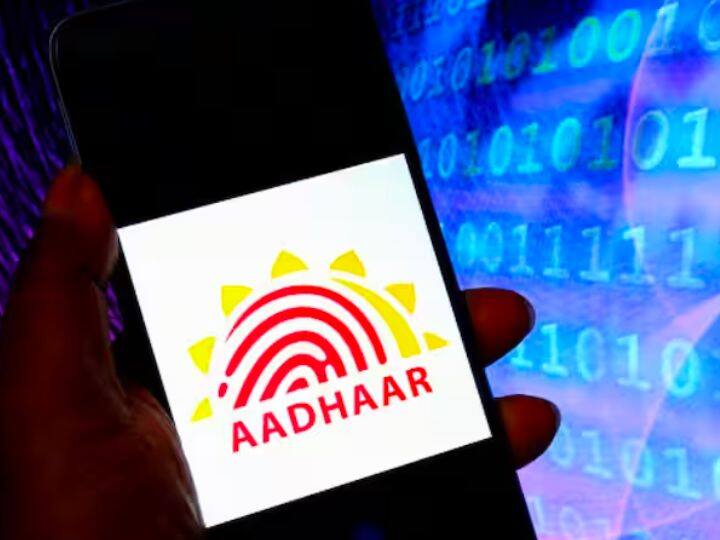 दरअसल इस फैसले को लेने के पीछे कारण यह बताया गया है. यूआईडीएआई द्वारा जारी किए जाने वाला आधार कार्ड कई जगह पर जन्म प्रमाण पत्र के तौर पर इस्तेमाल किया जा रहा है. जबकि आधार एक्ट 2016 के अंतर्गत आधार कार्ड को जन्म प्रमाण पत्र के रूप में इस्तेमाल करने की मान्यता नहीं मिली है.