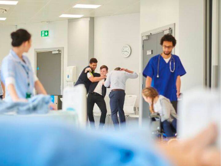 इस कार्ड के जरिए आप अपने स्वास्थ्य की पूरी जानकारी एक जगह से हासिल कर सकते हैं और अपने मेडिकल रिकॉर्ड्स को भी एक जगह पर ही व्यवस्थित करके रख सकते हैं. साथ ही इसके द्वारा आपको अस्पतालों और डॉक्टरों की भी जानकारी मिल जाती है.