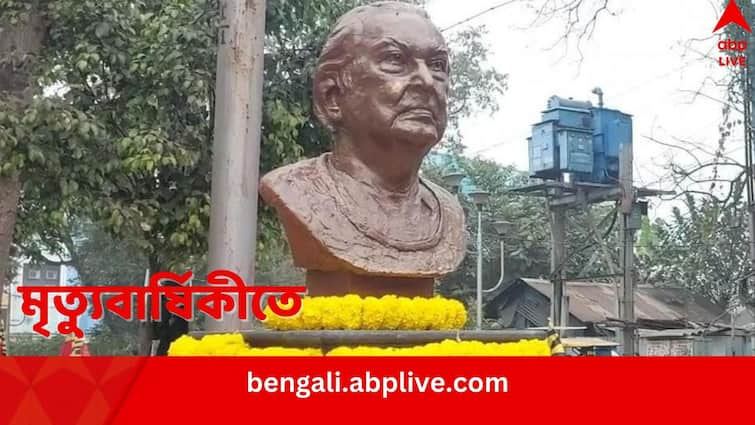 In Howrah Comics Artist Narayan Debnath's Statue unveiled near Dumurjala Stadium Narayan Debnath Statue Unveiled: ২য় মৃত্যুবার্ষিকীতে শ্রদ্ধাজ্ঞাপন, হাওড়ায় বসল নারায়ণ দেবনাথের আবক্ষ মূর্তি