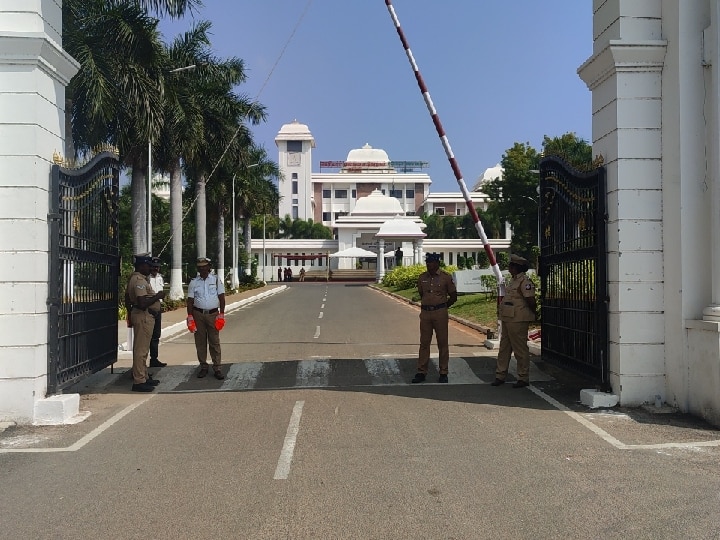 பெரியார் பல்கலைக்கழகத்தில் தமிழ்நாடு அரசின் சிறப்பு தணிக்கை குழுவினர் ஆய்வு