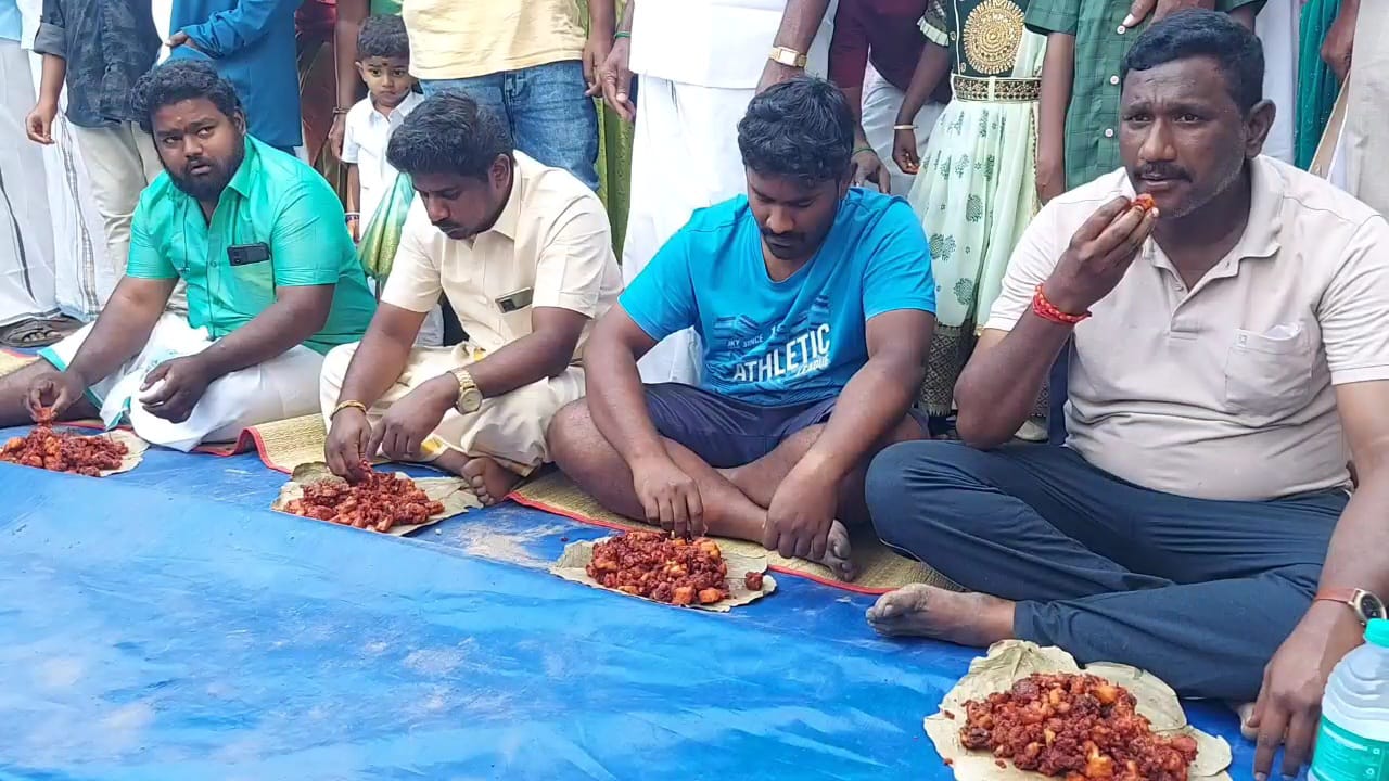 ஒரு கிலோ சில்லி சிக்கன், பிரியாணி சாப்பிடும் போட்டி; ஆர்வத்துடன் கலந்து கொண்ட கிராம மக்கள்