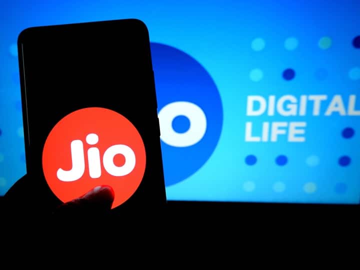 Jio becomes the country's number one brand by defeating SBI and LIC, know its ranking at the global level
