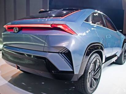 Tata to launch Curvv and Harrier EVs in this year automobile news in tamil Tata EVs 2024: நடப்பாண்டில் மேலும் மின்சார கார்களை அறிமுகப்படுத்தும் டாடா - லிஸ்ட் இதோ..!