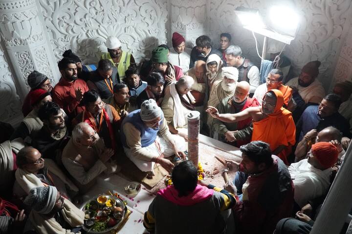 आज 18 जनवरी 2024, गुरुवार को मध्याह्न 1:20 बजे मण्डप में आनन्द रामायण का पारायण प्रारम्भ हुआ है.