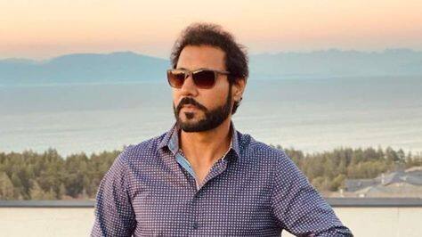 ਬੀਨੂੰ ਢਿੱਲੋਂ ਬਾਰੇ ਇਹ ਕਿਹਾ ਜਾਂਦਾ ਹੈ ਕਿ ਉਨ੍ਹਾਂ ਦੀ ਪਹਿਲੀ ਫਿਲਮ 'ਚ ਉਨ੍ਹਾਂ ਨੂੰ ਫੀਸ ਹਜ਼ਾਰਾਂ 'ਚ ਮਿਲੀ ਸੀ। ਪਰ ਹੌਲੀ ਹੌਲੀ ਉਨ੍ਹਾਂ ਨੇ ਆਪਣੀ ਮੇਹਨਤ ਨਾਲ ਇੰਡਸਟਰੀ 'ਚ ਜਗ੍ਹਾ ਪੱਕੀ ਕਰ ਲਈ ਅਤੇ ਅੱਜ ਬੀਨੂੰ ਘਰ-ਘਰ 'ਚ ਪਛਾਣੇ ਜਾਂਦੇ ਹਨ। ਬੀਨੂੰ ਢਿੱਲੋਂ ਅੱਜ ਇੱਕ ਫਿਲਮ ਕਰਨ ਲਈ ਢਾਈ ਕਰੋੜ ਫੀਸ ਲੈਂਦੇ ਹਨ। ਇਸ ਦਾ ਖੁਲਾਸਾ ਕੀਤਾ ਸੀ ਕਮੇਡੀਅਨ ਤੇ ਐਕਟਰ ਜਸਵਿੰਦਰ ਭੱਲਾ ਨੇ।