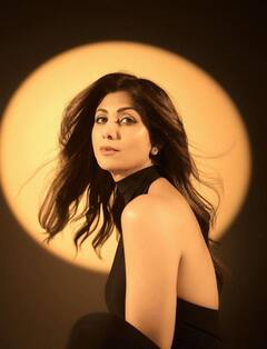 बेहद लग्जरी लाइफ जीती हैं Shilpa Shetty, फिल्मों के अलावा 'इंडियन पुलिस फोर्स' एक्ट्रेस कहां-कहां से करती हैं इनकम? जानिए यहां