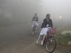 Weather Updates: ठंड-कोहरे का डबल अटैक! कहीं बढ़ी छुट्टियां तो कहीं बदली स्कूल की टाइमिंग, धुंध ने थामी फ्लाइट-ट्रेन की रफ्तार