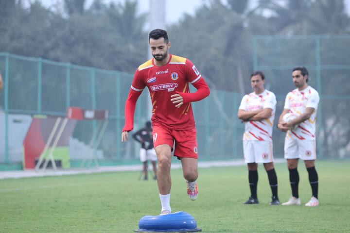 সেটা ছিল ডুরান্ড কাপের ফাইনাল। ১-০ গোলে ইস্টবেঙ্গলকে হারিয়ে চ্যাম্পিয়ন হয়েছিল মোহনবাগান।