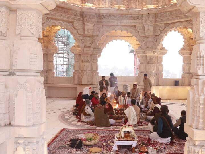 इस दौरान भव्यता से हवन का कार्य हुआ. उन्होंने कहा,