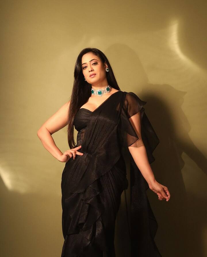 હવે ફરી એકવાર શ્વેતાએ એટલી હોટ સ્ટાઈલ બતાવી છે કે કોઈ કહી શકે નહીં કે તે 42 વર્ષની છે અને 2 બાળકોની માતા છે.