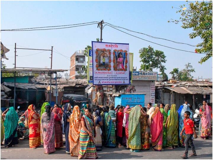 नगर निगम की शिकायत के अनुसार, यह भी पता चला कि केवल कुछ छात्रों को जीवन रक्षक जैकेट उपलब्ध कराई गई थी और उन्हें कोई निर्देश नहीं दिए गए थे.