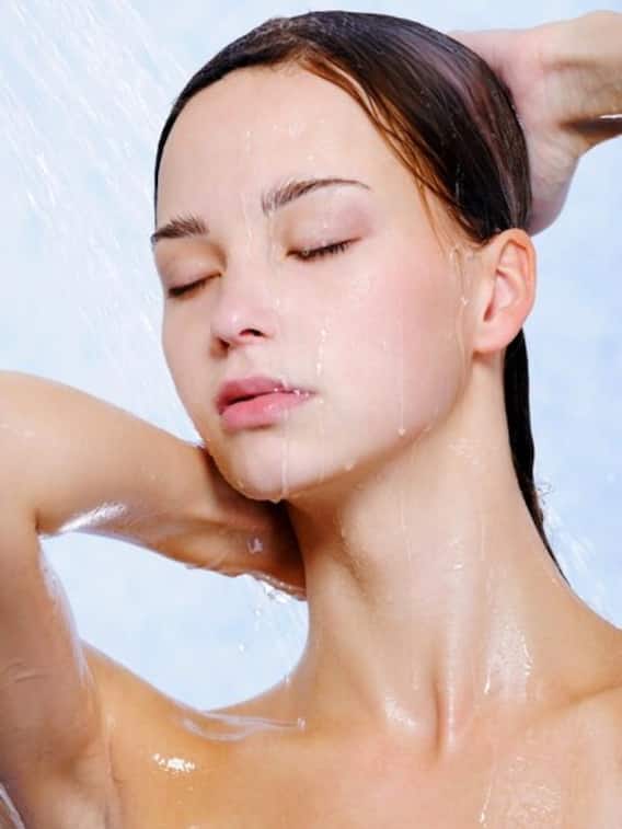 ठंड में नहाने के बाद ना करें ये गलती, पैरालिसिस का बढ़ेगा खतरा