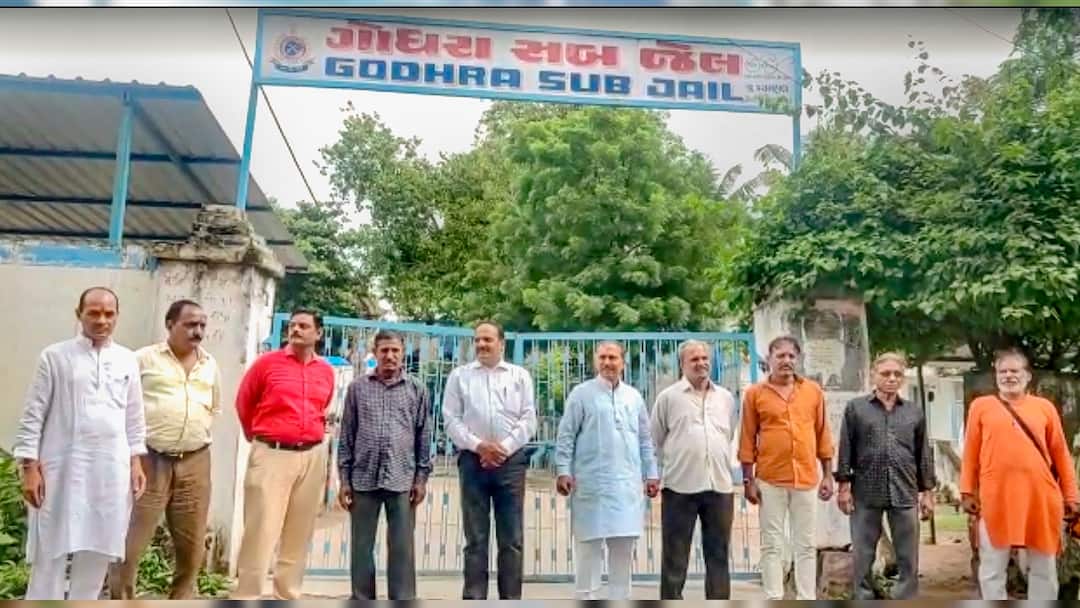 Bilkis Bano Case: All 11 Convicts Under 'Police Watch', Cop Dismisses 'Missing' Claim Bilkis Bano Case 11 Convicts Under Gujarat Police Watch Missing Reports Supreme Court Order Bilkis Bano Case: All 11 Convicts Under 'Police Watch', Cop Dismisses 'Missing' Claim