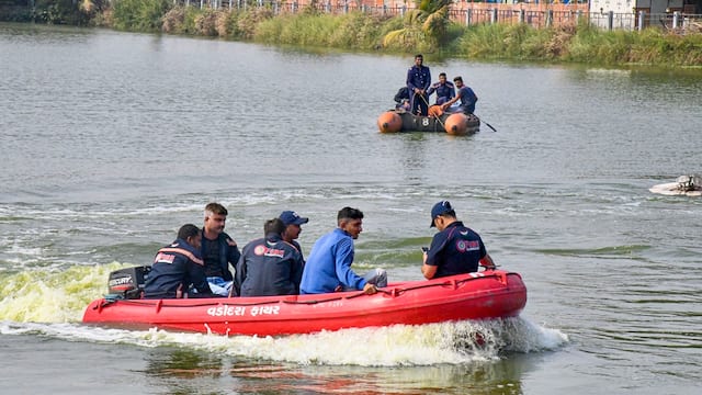 6 people absconding in Gujarat boat accident case, 4 arrested