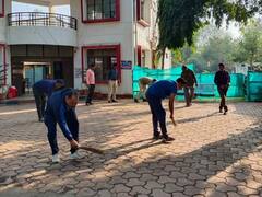 रामलला की प्राण प्रतिष्ठ से पहले एमपी में पुलिसकर्मियों ने लगाई झाड़ू! ADGP ने दिए ये निर्देश