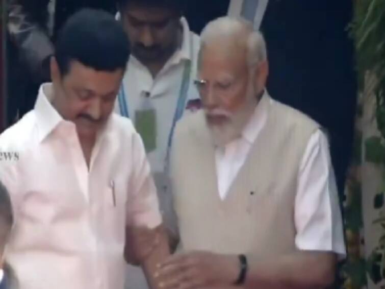 CM Stalin pm modi video walked carrying Chief Minister Stalin who had staggered CM Stalin: 