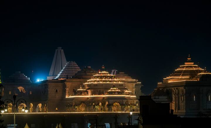 रामलला प्राण प्रतिष्ठा कार्यक्रम से पहले शुक्रवार को उत्तर प्रदेश के मुख्यमंत्री योगी आदित्यनाथ ने यातायात समेत सुरक्षा व्यवस्थाओं का जायजा लिया.