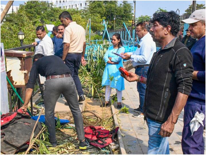 पुलिस उपायुक्त पन्ना मोमाया ने बताया कि हरनी लेक जोन के प्रबंधक शांतिलाल सोलंकी और दो नाव संचालकों - नयन गोहिल और अंकित को पहले ही गिरफ्तार किया जा चुका है. अन्य दोषियों को पकड़ने के प्रयास जारी हैं.