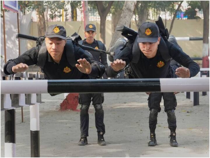 republic day 2024 know how delhi police special commandos getting trained ann Republic Day 2024: 26 जनवरी से पहले दिल्ली पुलिस के कमांडो की स्पेशल ट्रेनिंग, दहशतगर्दों से निपटने की तैयारी