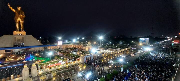 పెత్తందారి పార్టీలకు, పెత్తందారి నేతలకు పేదల సంక్షేమం పట్టదన్నారు. పేదలకు అండగా ఉండాలని...ఈ పెత్తందారి పార్టీలకు ఎందుకు ఆలోచన రాదని ప్రశ్నించారు. దళితులకు చంద్రబాబు నాయుడు సెంటు భూమి ఇవ్వలేదని, అంబేద్కర్ విగ్రహాన్ని ఏర్పాటు చేయలేదన్నారు.