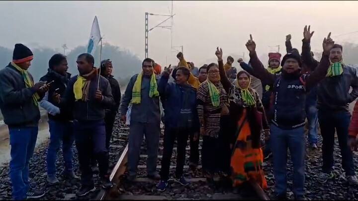 ময়নাগুড়ি বেতগাড়া সংলগ্ন নুনিয়াবাড়ি এলাকায় এই কর্মসূচি শুরু হয়। বৃহস্পতিবার সকাল ৭ টা থেকে বেতগারা স্টেশনের কাছে রেল লাইনে 'কেপিপি' ও 'আকসু' সমর্থকদের জমায়েত হয়ে যায়।