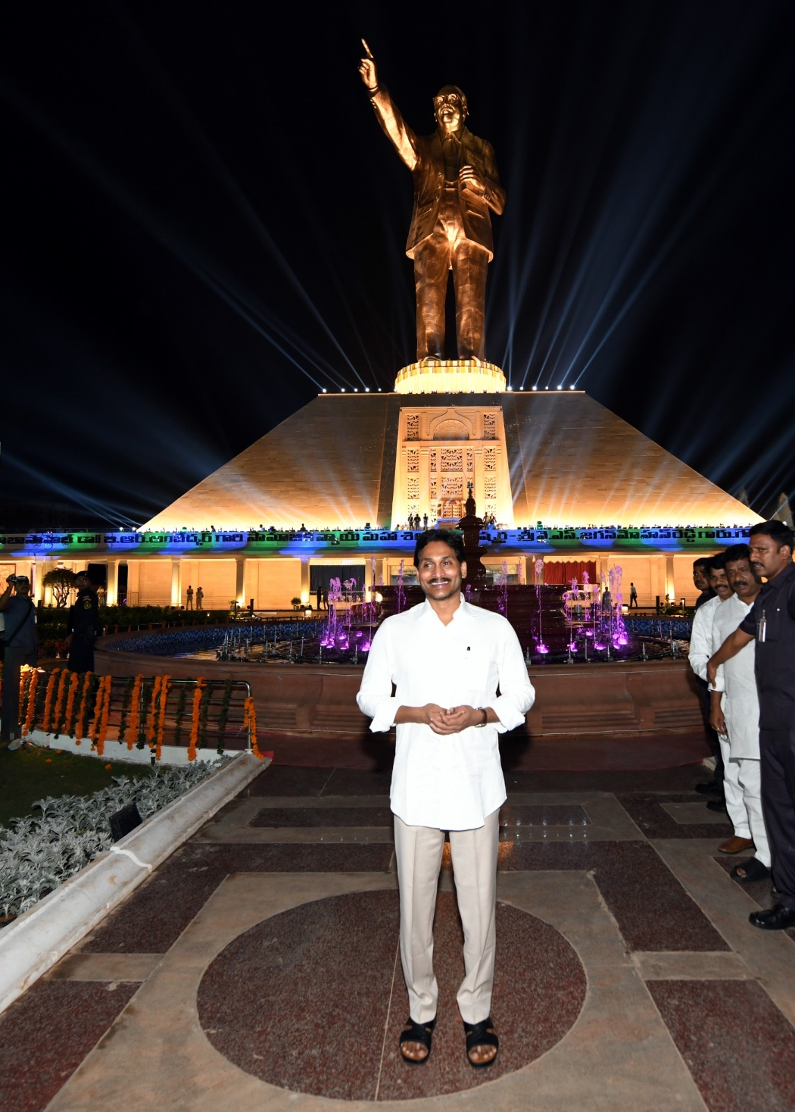 YS Jagan: స్టాచ్యూ ఆఫ్ సోషల్ జస్టిస్ అంటే విజయవాడే గుర్తుకు వస్తుందన్న ఏపీ సీఎం జగన్