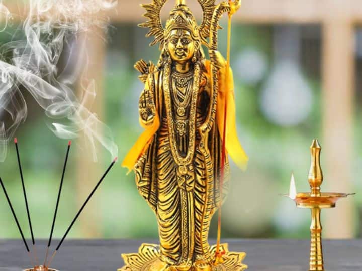 हे रामा पुरुषोत्तमा नरहरे नारायणा केशवा। गोविन्दा गरुड़ध्वजा गुणनिधे दामोदरा माधवा॥ हे कृष्ण कमलापते यदुपते सीतापते श्रीपते। बैकुण्ठाधिपते चराचरपते लक्ष्मीपते पाहिमाम्॥ - शास्त्रों के अनुसार राम जी का ये गृह क्लेश निवारण के लिए कारगर है.