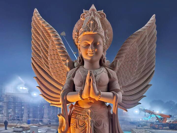 परकोटे की दक्षिणी भुजा में हनुमान जी और उत्तरी भुजा में अन्नपूर्णा माता का मंदिर बनाया गया है. मंदिर के समीप पौराणिक काल का सीता कूप भी बनाया गया है