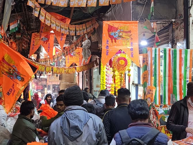 Ayodhya Ram Mandir Inauguration Asia Largest Delhi Sadar Bazar Becomes  Rammay Lot Of Purchasing Of Items Related To Shri Ram Ann | Ram Mandir  Opening: राममय हुआ एशिया का सबसे बड़ा सदर