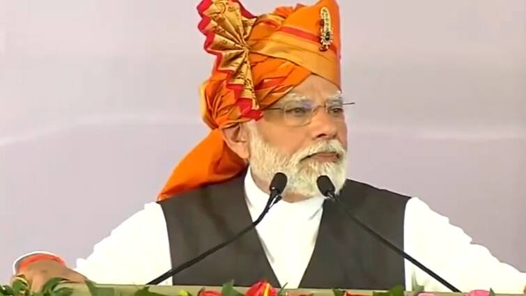 PM Modi emotional in tears solapur maharashtra PMAY- urban scheme Remembers childhood Video PM Modi Breaks Down At PMAY Event In Maharashtra, Says: 'Wish I Had A Home Like This'. VIDEO