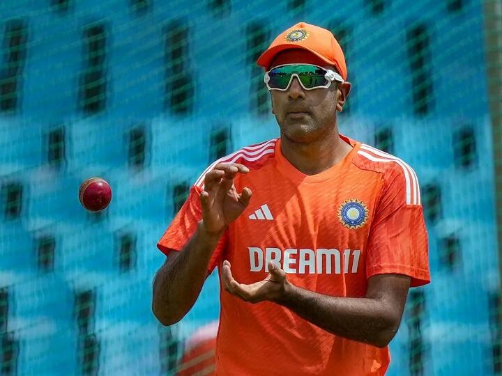 आर अश्विन यहां चौथे पायदान पर हैं. अश्विन ने इंग्लैंड के खिलाफ 19 टेस्ट मैच खेले और 28.59 की बॉलिंग एवरेज से 88 विकेट हासिल किए.