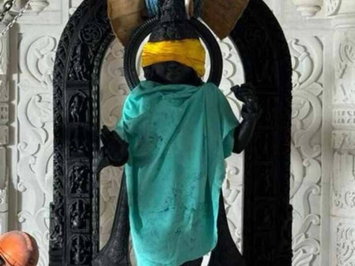 दीक्षित ने बताया कि ‘प्रधान संकल्प' की भावना यह है कि भगवान राम की 'प्रतिष्ठा' सभी के कल्याण के लिए, राष्ट्र के कल्याण के लिए, मानवता के कल्याण के लिए और उन लोगों के लिए भी की जा रही है जिन्होंने इस कार्य में अपना योगदान दिया है. उन्होंने कहा कि इसके अलावा अन्य अनुष्ठान भी आयोजित किए गए तथा ब्राह्मणों को वस्त्र भी दिए गए.