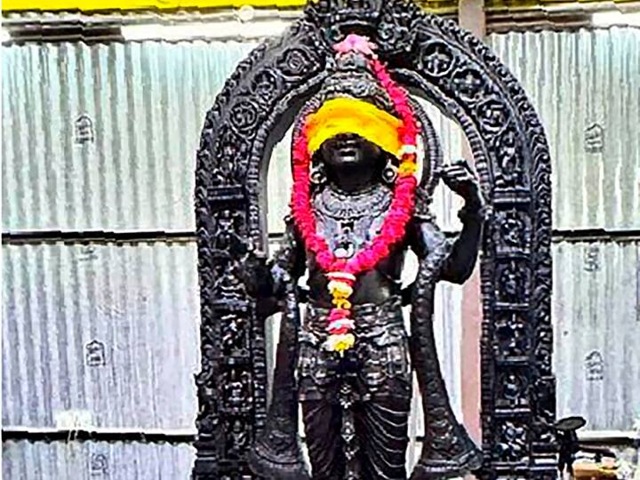 श्रीराम जन्मभूमि मंदिर परिसर में कई प्रस्तावित मंदिर भी हैं. इनमें प्रमुख रूप से महर्षि वाल्मीकि, महर्षि वशिष्ठ, महर्षि विश्वामित्र, महर्षि अगस्त्य, निषादराज गुह, माता शबरी एवं देवी अहिल्या के मंदिर हैं.