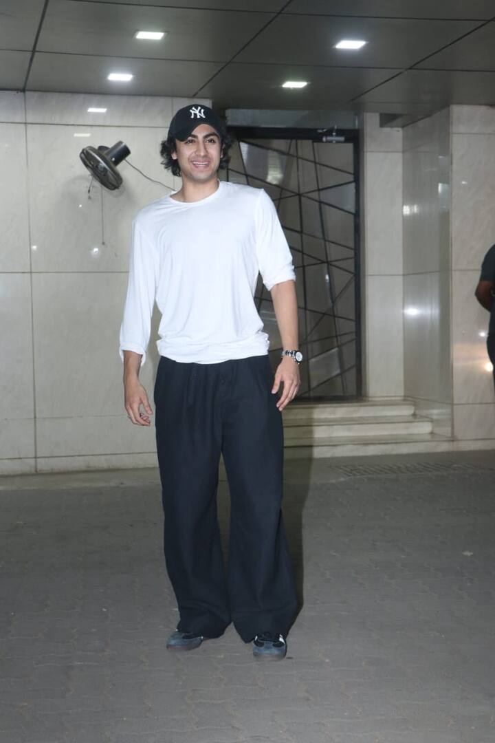 बर्थडे पार्टी में अरहान खूब मस्ती करते हुए नजर आए. कभी कजिन्स के साथ मस्ती-मजाक कर रहे थे तो कभी कुछ.