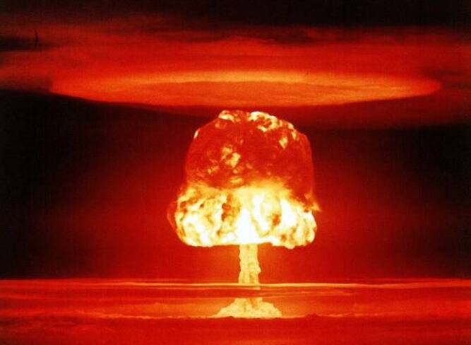 ਜਵਾਬੀ ਕਾਰਵਾਈ 'ਚ ਪਾਕਿਸਤਾਨ ਨੇ ਈਰਾਨ 'ਤੇ ਹਵਾਈ ਹਮਲਾ ਕੀਤਾ। ਪਾਕਿਸਤਾਨ ਕੋਲ ਜਿੱਥੇ ਬਹੁਤ ਸਾਰੇ ਹਥਿਆਰ ਹਨ, ਉੱਥੇ ਈਰਾਨ ਵੀ ਆਪਣੇ ਹਥਿਆਰਾਂ ਦੇ ਮਾਮਲੇ ਵਿੱਚ ਪਿੱਛੇ ਨਹੀਂ ਹੈ।