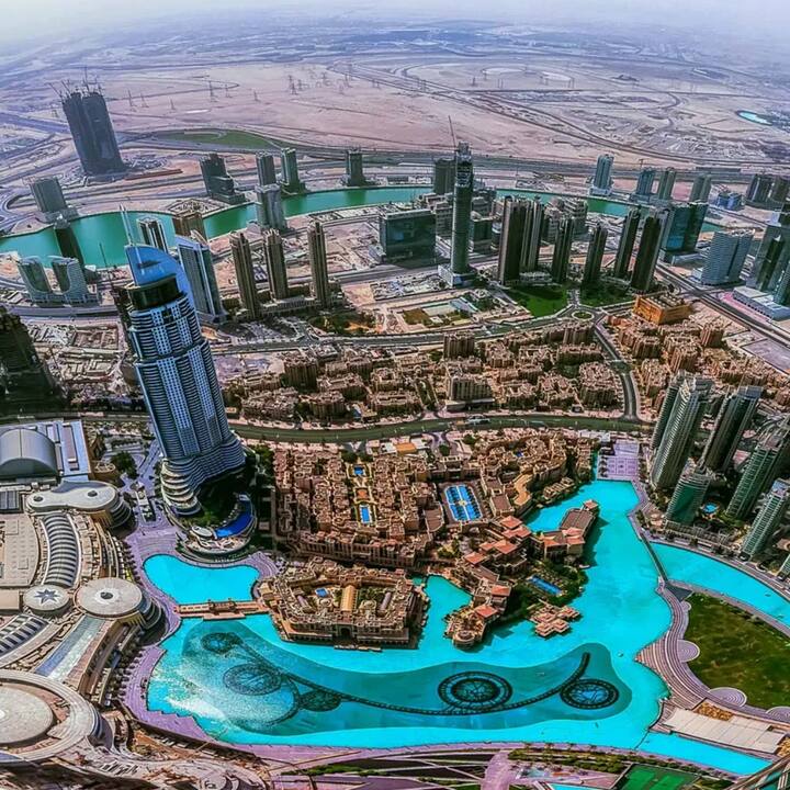 ਦੁਬਈ 'ਚ ਜ਼ਿਆਦਾਤਰ ਲੋਕ ਇੱਥੇ ਛੁੱਟੀਆਂ ਮਨਾਉਣ ਜਾਣਾ ਚਾਹੁੰਦੇ ਹਨ। ਅਜਿਹੇ 'ਚ ਵੀ ਕਈ ਲੋਕ ਖਾਸ ਕਰਕੇ ਬੁਰਜ ਖਲੀਫਾ ਦੇਖਣ ਲਈ ਜਾਂਦੇ ਹਨ।