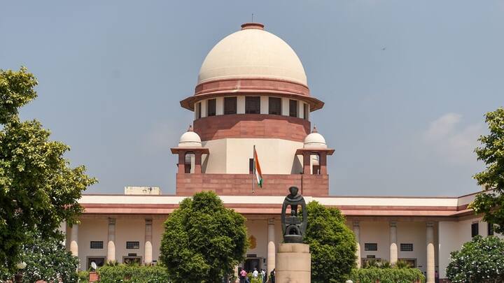 Supreme Court Recruitment 2024: સુપ્રીમ કોર્ટે 90 જગ્યાઓ માટે અરજીઓ આમંત્રિત કરી છે. જેના માટે ઉમેદવારો અધિકૃત સાઇટની મુલાકાત લઈને અને અહીં દર્શાવેલ પગલાંને અનુસરીને અરજી કરી શકે છે.