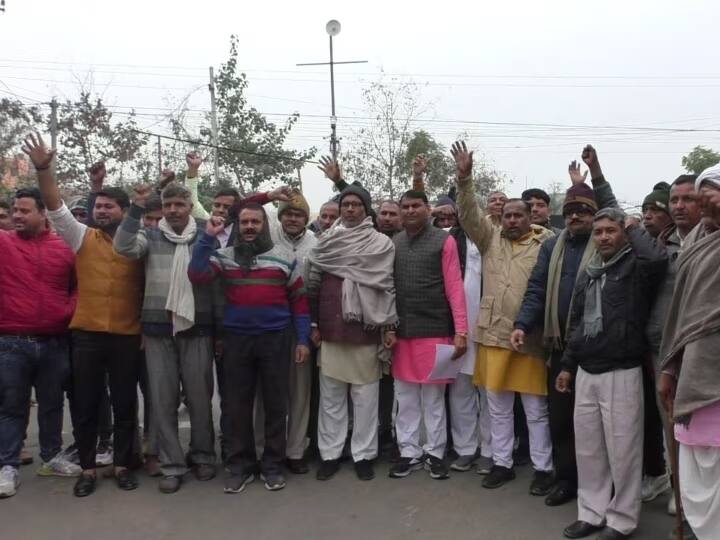 Rajasthan: 'जब जम्मू कश्मीर से हट सकता है आर्टिकल 370 तो NCR से क्यों बाहर नहीं आ सकता भरतपुर' कलेक्टर को सौंपा ज्ञापन Article 370 can be removed from Jammu and Kashmir then why can't Bharatpur come out of NCR asks protesters ANN Rajasthan: 'जब जम्मू कश्मीर से हट सकता है आर्टिकल 370 तो NCR से क्यों बाहर नहीं आ सकता भरतपुर' कलेक्टर को सौंपा ज्ञापन